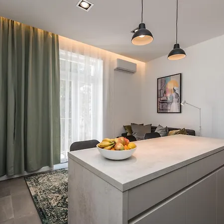 Royal * Ζαντάρ